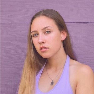 Meet your Posher, Zeina